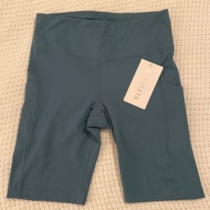 Athleta Ultimate Stash Pocket 9” Short Size M